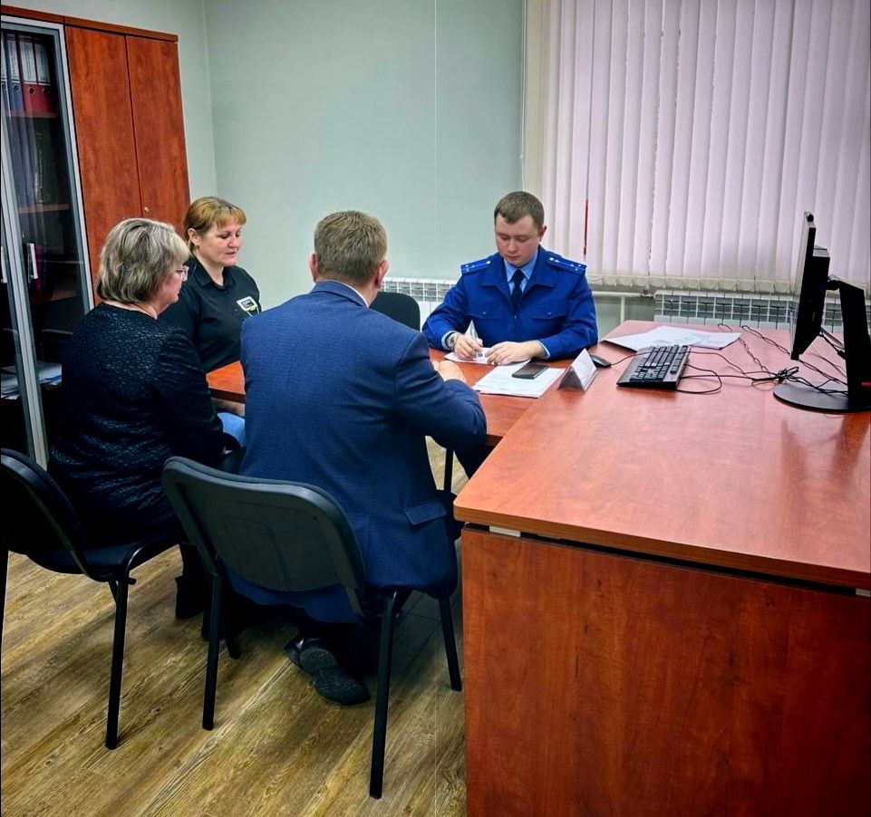 Прокурор Томской области Александр Семенов провел личный прием жителей Шегарского района Томской области