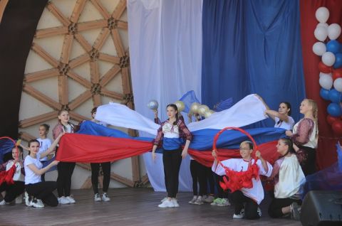 В парке имени Пушкина прошел праздничный концерт, посвященный Дню России