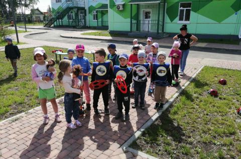 Представители Госавтоинспекции провели занятие для малышей  в детском саду