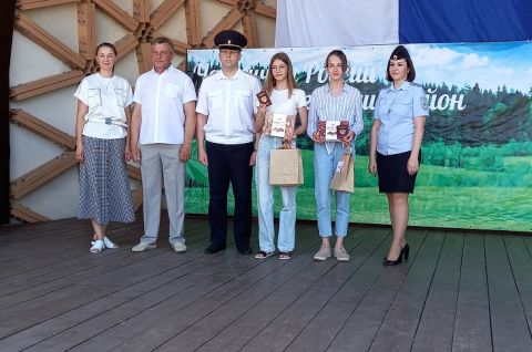 Торжественное вручение паспортов юным жителям Шегарского района состоялось на праздничном мероприятии,  посвященном Дню России