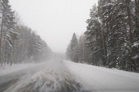 В связи с понижением температуры воздуха Госавтоинспекция призывает водителей соблюдать осторожность