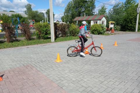 Для школьников Томской области начались уроки в «Школе юного велосипедиста»